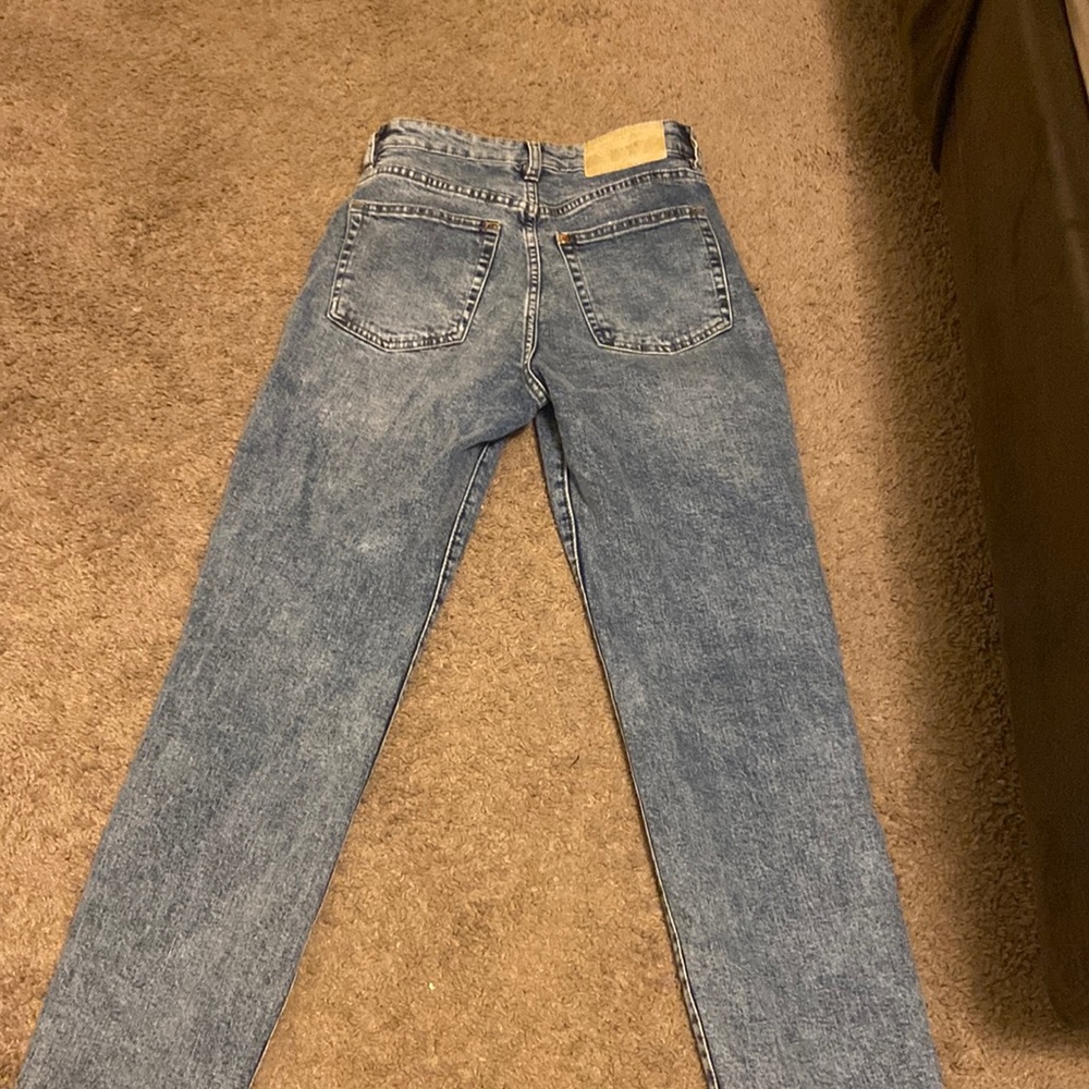 H&M Distressed High Rise Mom Jean Size 2 - Picture 4 of 4